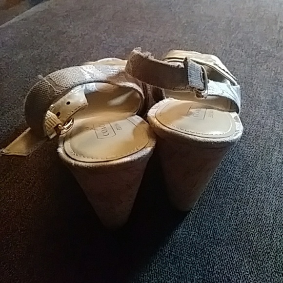 Coach gold wedges super cute - Picture 4 of 6